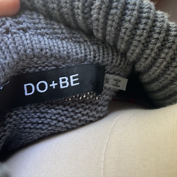 Do+Be  Slit Sleeve Color Blocked Cowl Neck Sweater grey and off white - Picture 3 of 5